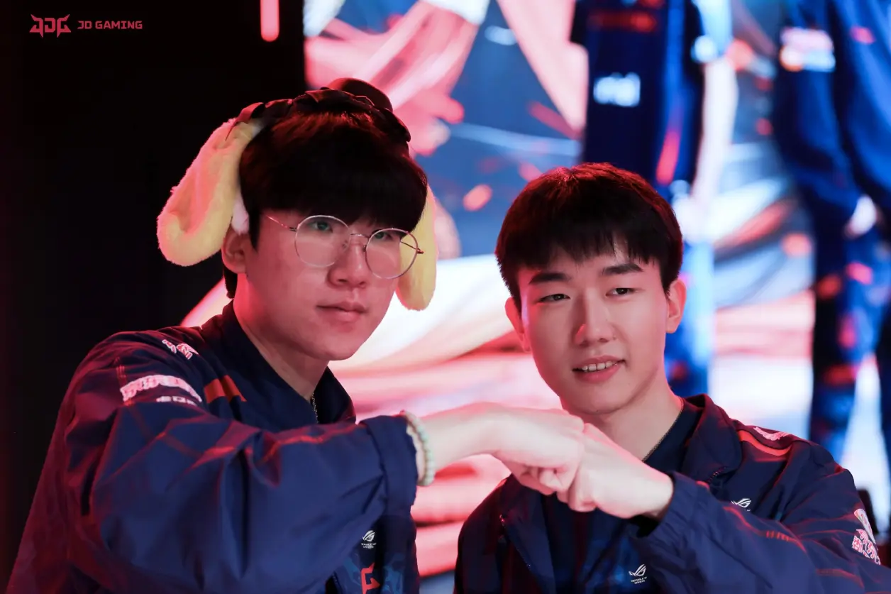 开云下载-出色发挥引发热议！，Doinb在G2比赛中晋级下一阶段观众掌声雷动的简单介绍