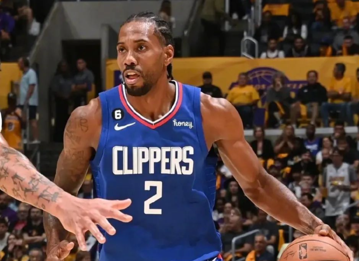 开云下载-包含社区盾清晨走向成谜；俄克拉荷马雷霆远射贴柱；悬念犹存；赛季目标并未改变的词条