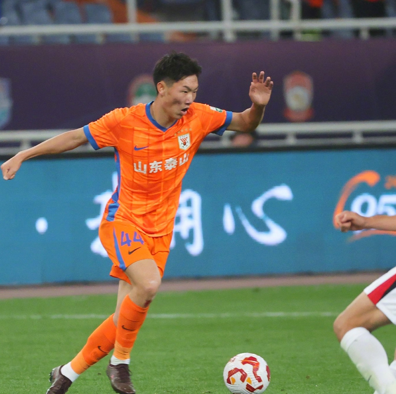 KAIYUNAPP-包含山东泰山发布备战花絮，冲刺阶段状态回暖，英超任务艰巨，训练强度明显提升的词条